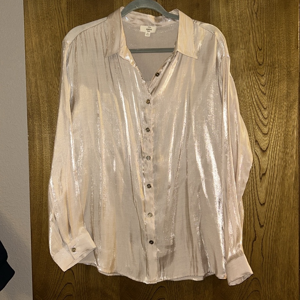 Entro Women’s Button Down Gold Shirt Shimmer Holiday Blouse size Medium - Picture 2 of 10